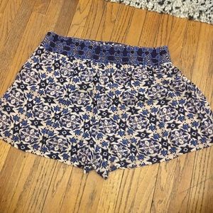 Flowy patterned Shorts